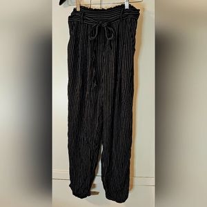 American Eagle Outfitters casual black white pinstripe pants